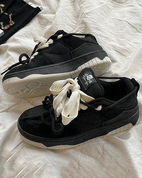 Black Skateboard Shoes