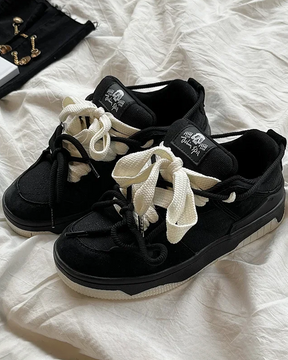 Black Skateboard Shoes